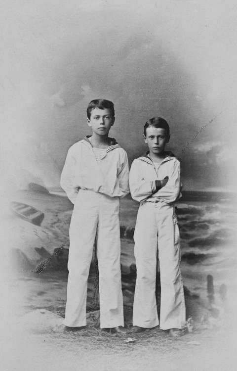 Николай 2 и цесаревич Георгий в детстве
